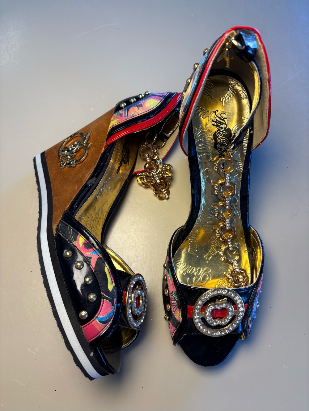 Y2K Apple Bottoms Wedge Sandals Black Patent Floral Gold Chain Ankle Strap